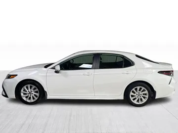 2023 Toyota Camry - image 4