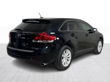 2016 Toyota Venza - image 13