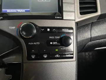 2016 Toyota Venza - image 20