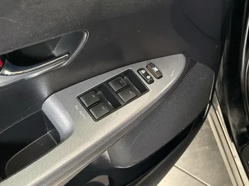 2016 Toyota Venza - image 21