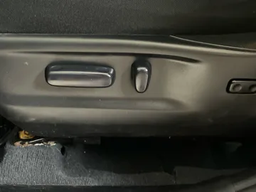 2016 Toyota Venza - image 18
