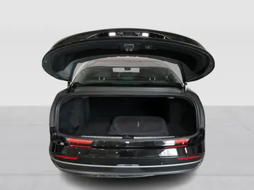 2023 Lucid Air - image 12