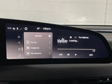 2023 Lucid Air - image 32