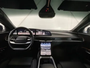 2023 Lucid Air - image 4