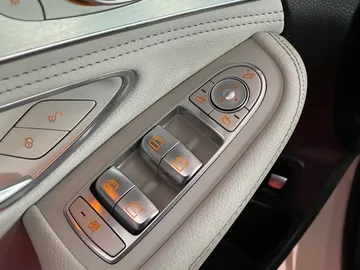2015 Mercedes-Benz C-Class - image 25