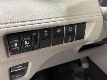 2018 Honda Odyssey - image 29