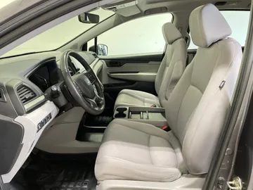 2019 Honda Odyssey - image 3