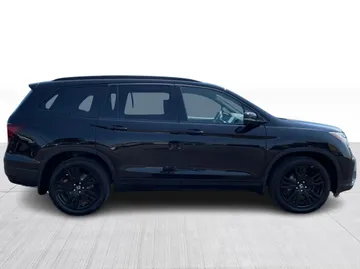 2019 Honda Pilot - image 2