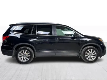 2020 Honda Pilot - image 2