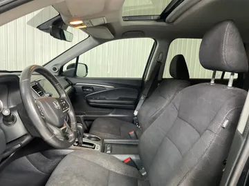 2020 Honda Pilot - image 3