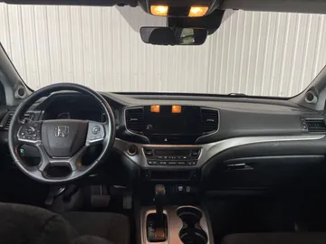 2020 Honda Pilot - image 4