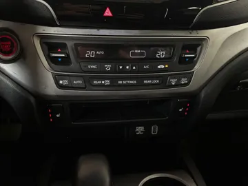 2020 Honda Pilot - image 23