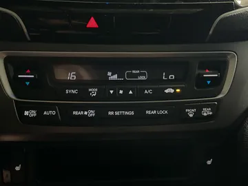 2020 Honda Pilot - image 22