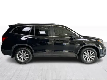 2020 Honda Pilot - image 2