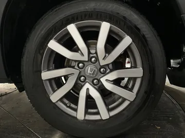 2020 Honda Pilot - image 7