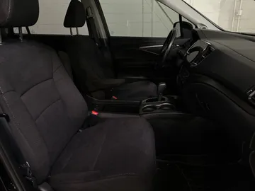 2020 Honda Pilot - image 3