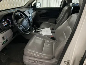 2016 Honda Pilot - image 8