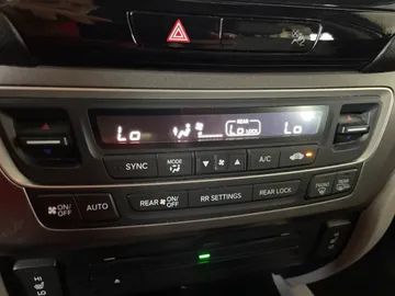 2016 Honda Pilot - image 23