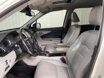 2016 Honda Pilot - image 3