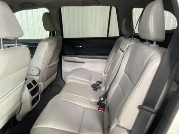 2016 Honda Pilot - image 15