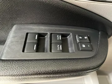 2016 Honda Pilot - image 25