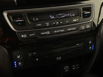 2022 Honda Pilot - image 24