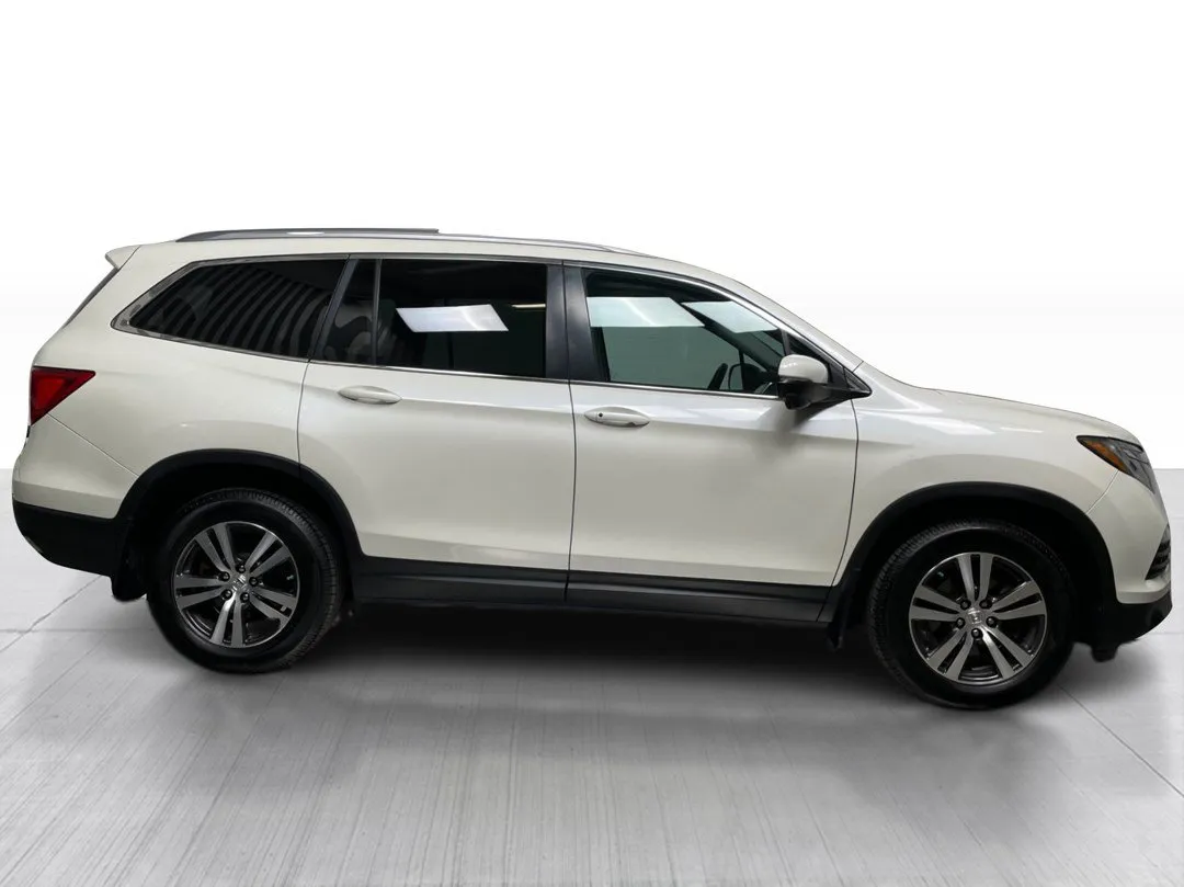 2017 Honda Pilot — photo 2