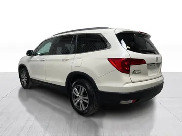 2017 Honda Pilot - image 12