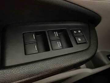 2017 Honda Pilot - image 24
