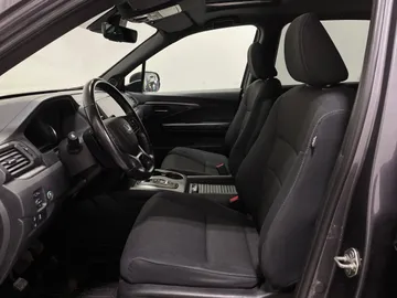 2019 Honda Passport - image 3