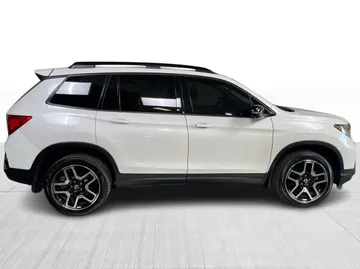 2023 Honda Passport - image 2