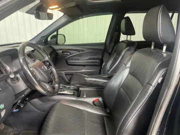 2020 Honda Passport - image 3