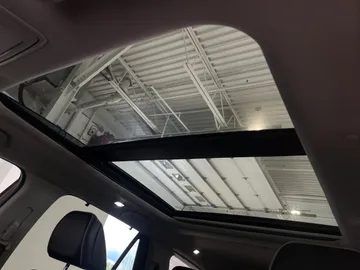 2023 Honda Pilot - image 4