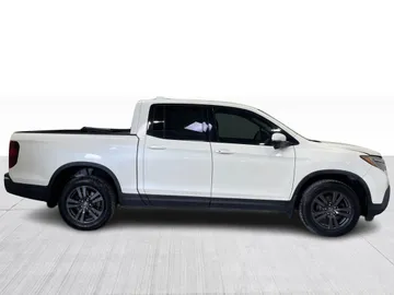 2018 Honda Ridgeline - image 2