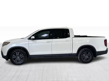 2018 Honda Ridgeline - image 11