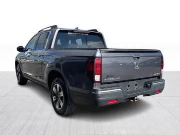 2017 Honda Ridgeline - image 12