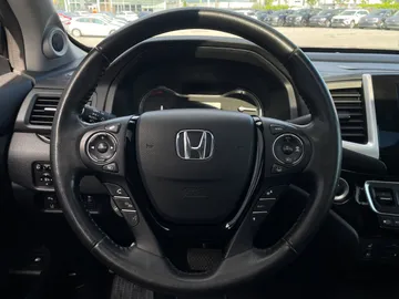 2017 Honda Ridgeline - image 19