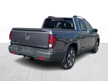 2017 Honda Ridgeline - image 15