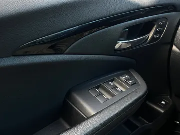 2017 Honda Ridgeline - image 25