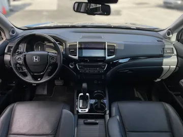 2017 Honda Ridgeline - image 4
