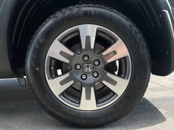 2017 Honda Ridgeline - image 7