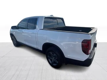 2023 Honda Ridgeline - image 6