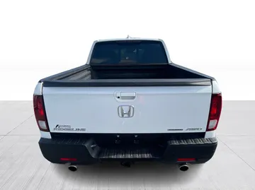 2023 Honda Ridgeline - image 7