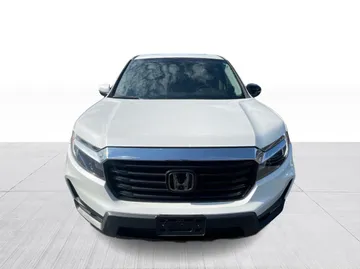 2023 Honda Ridgeline - image 2