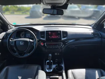 2019 Honda Ridgeline - image 4