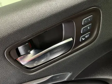 2020 Acura MDX - image 21