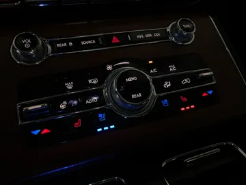 2022 Lincoln Aviator - image 24