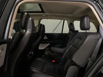 2022 Lincoln Aviator - image 12