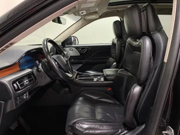 2020 Lincoln Aviator - image 3