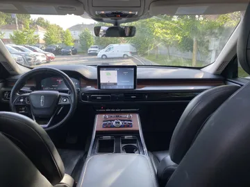 2022 Lincoln Aviator - image 9